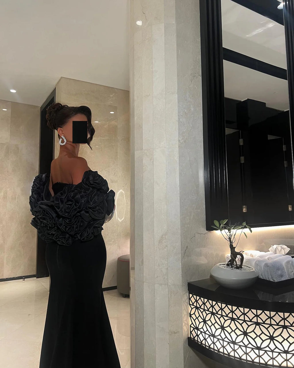 Robe bustier noir détails fleurs