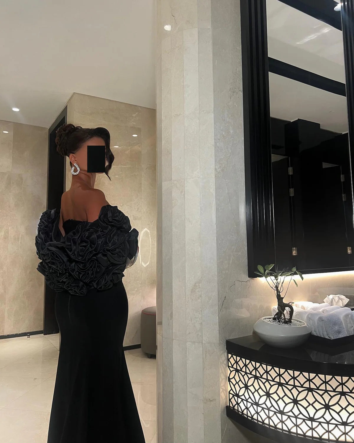 Robe bustier noir détails fleurs