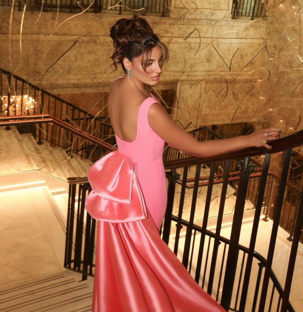 Robe de Soirée Rose avec Détail Brodé et Traîne