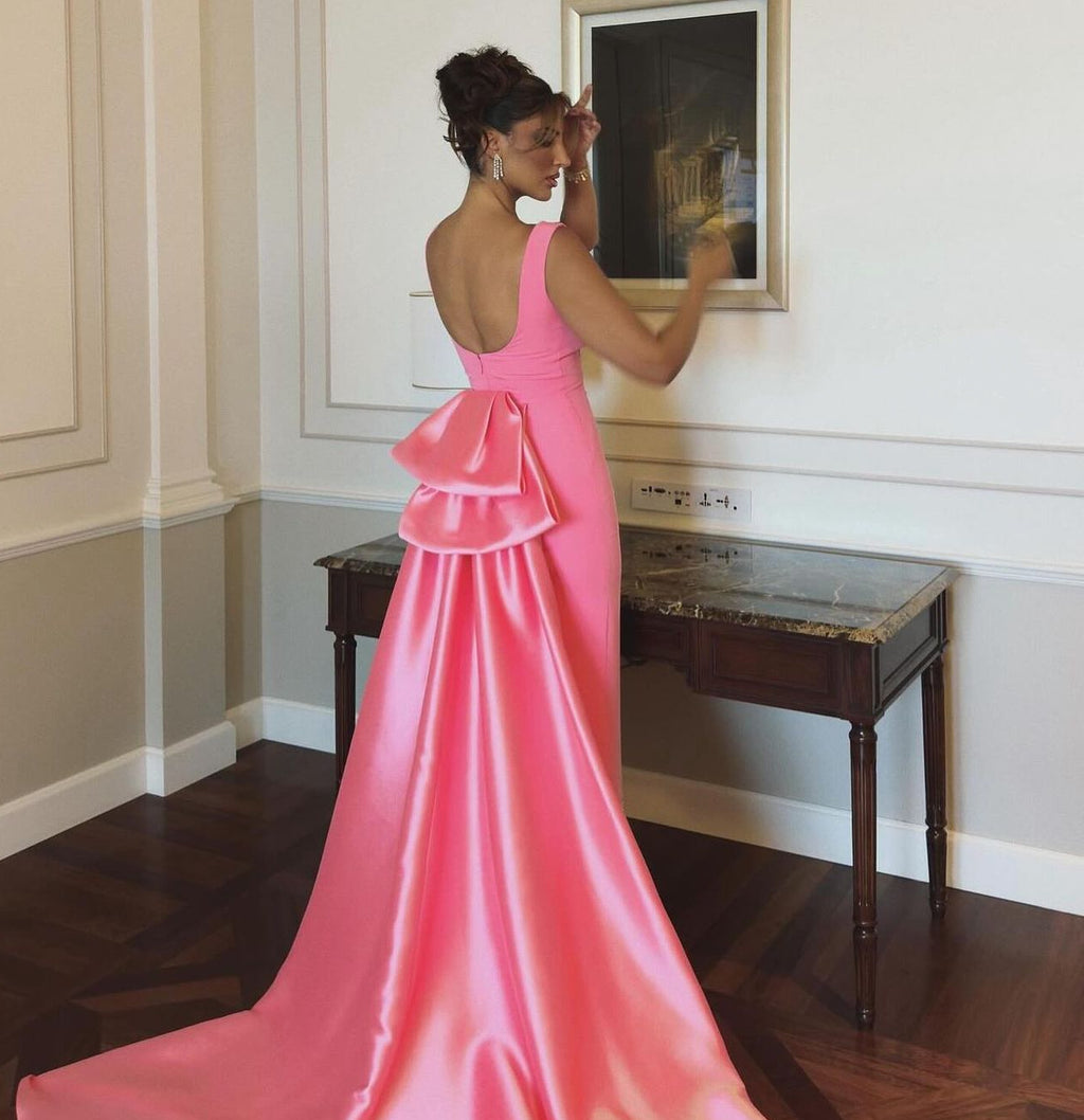 Robe de Soirée Rose avec Détail Brodé et Traîne