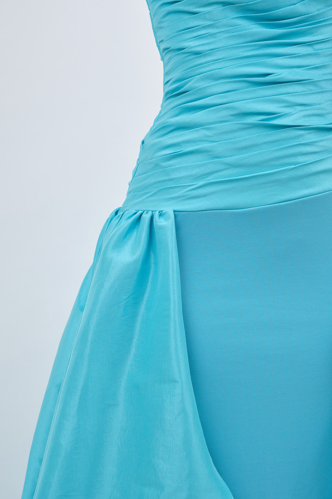 Robe bleue details brodées