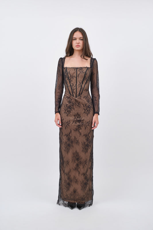 Robe Noire Longue en Dentelle avec Corsage Structuré