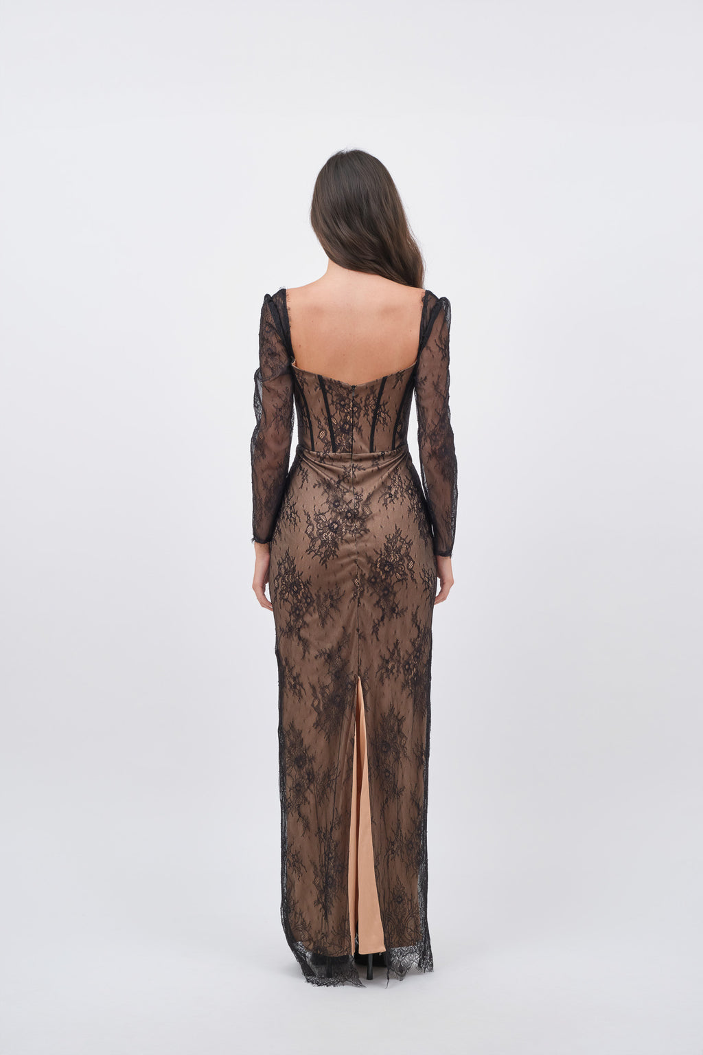 Robe Noire Longue en Dentelle avec Corsage Structuré