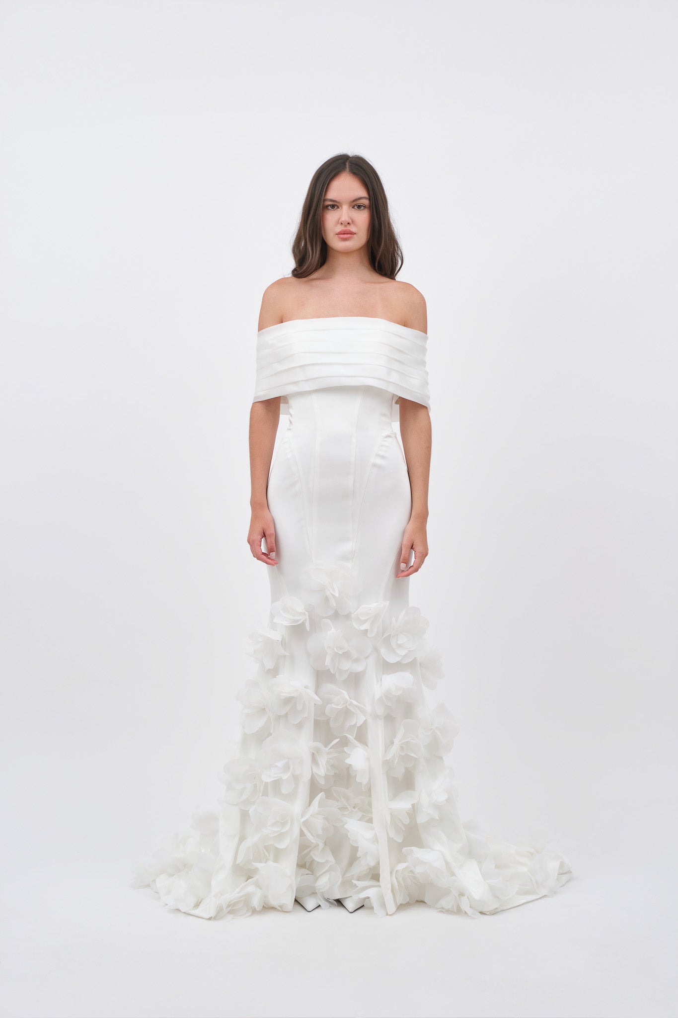 Robe blanche traine Floral corset structuré