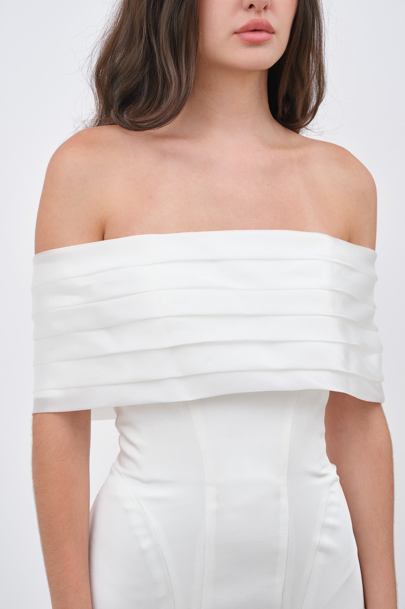 Robe blanche traine Floral corset structuré