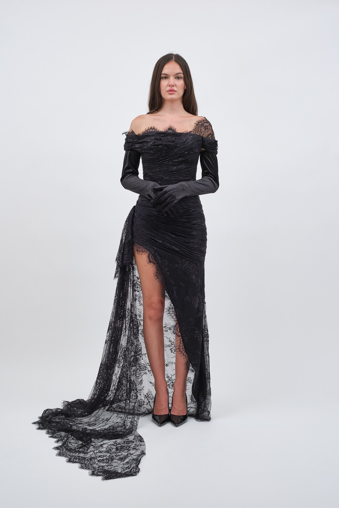 Robe Noire en Dentelle avec Gants Longs