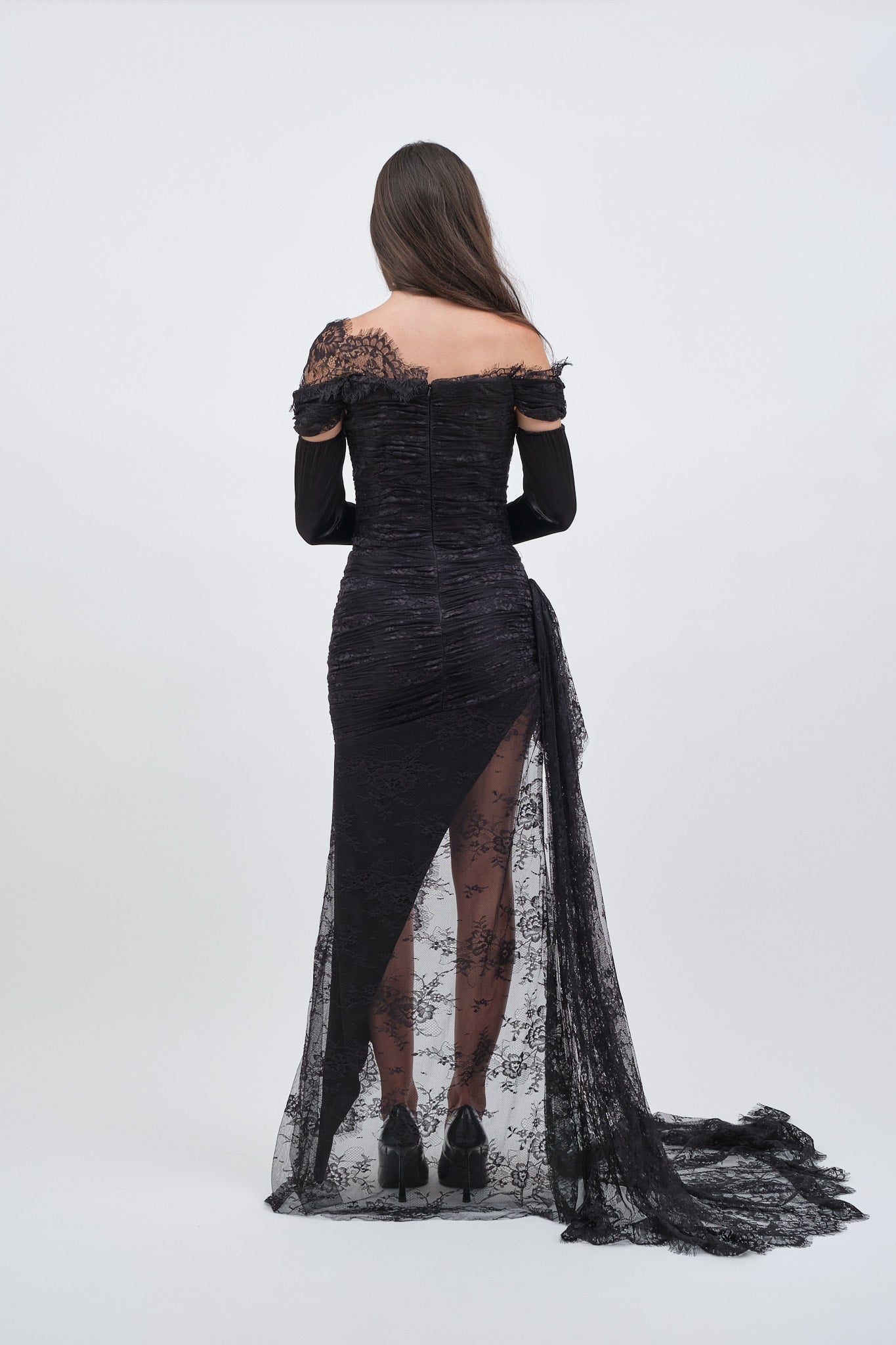 Robe Noire en Dentelle avec Gants Longs