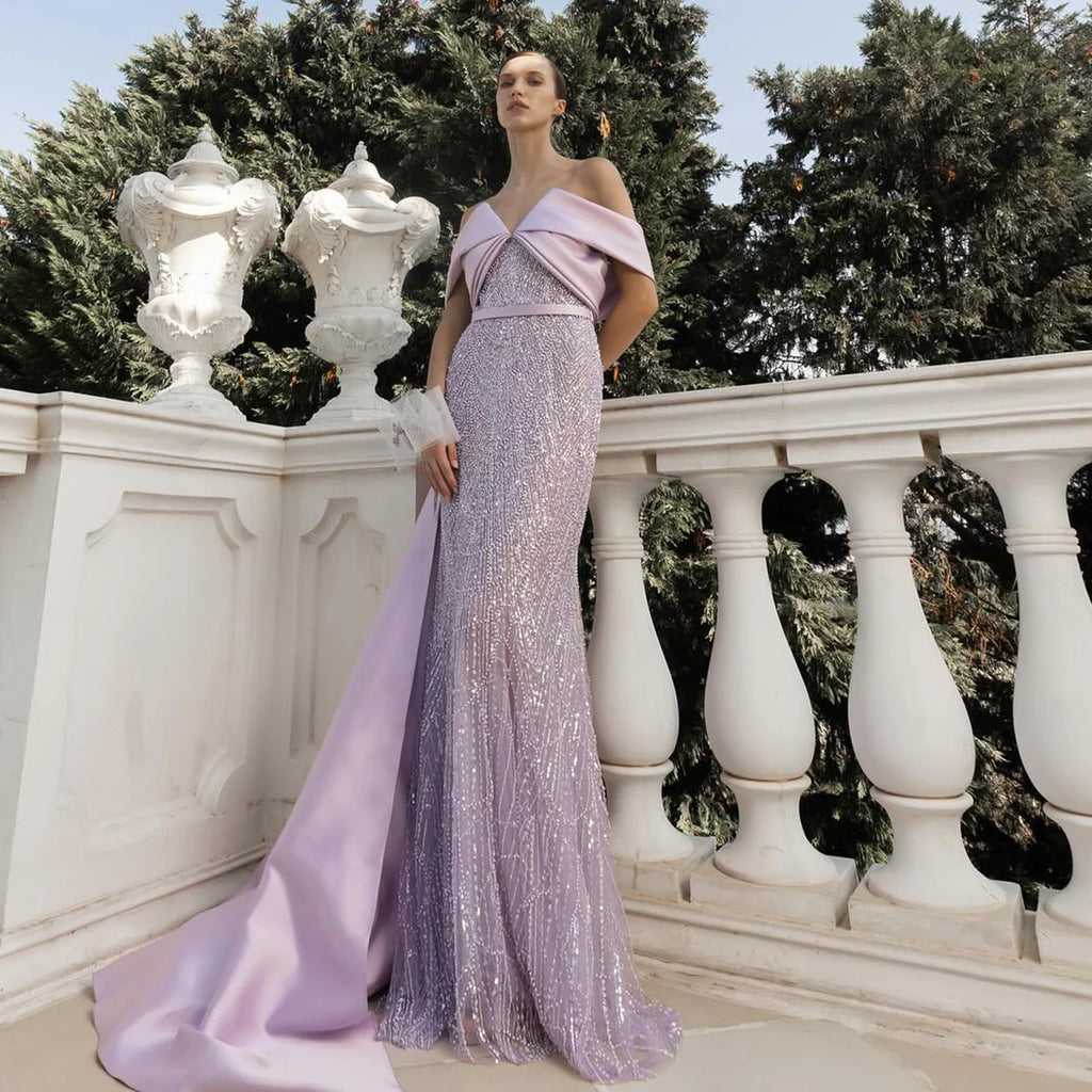 Robe lilas avec traîne en satin