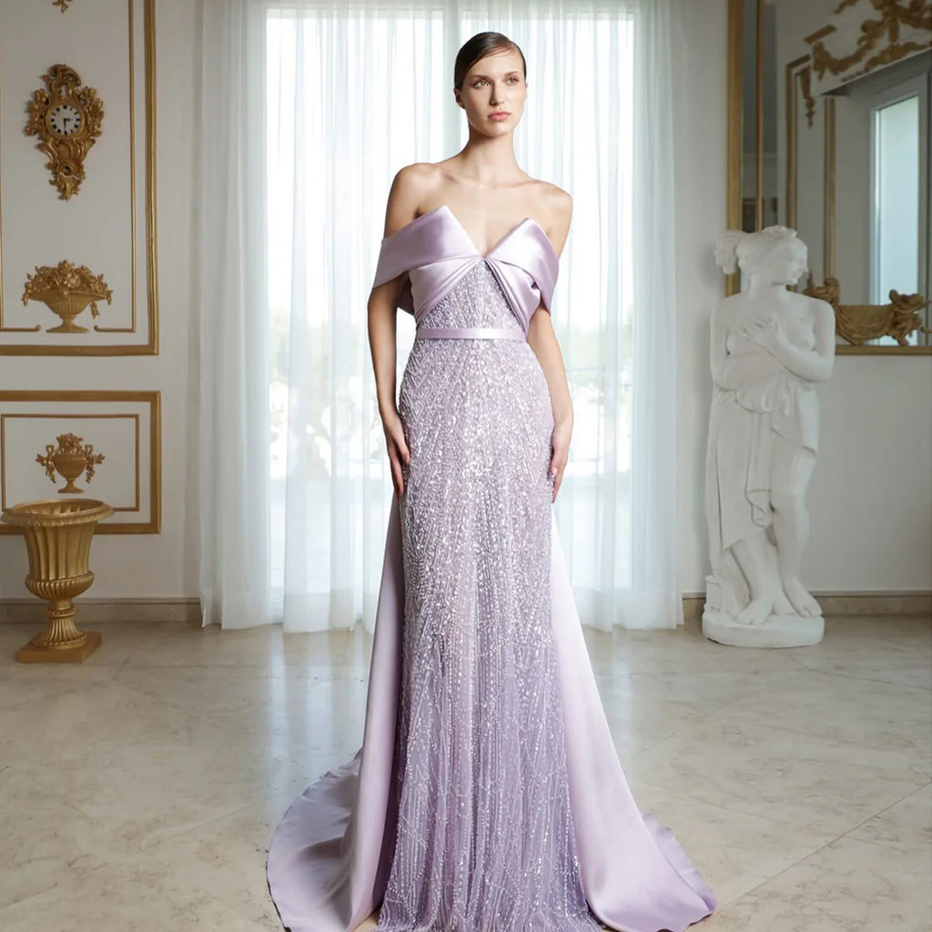 Robe lilas avec traîne en satin