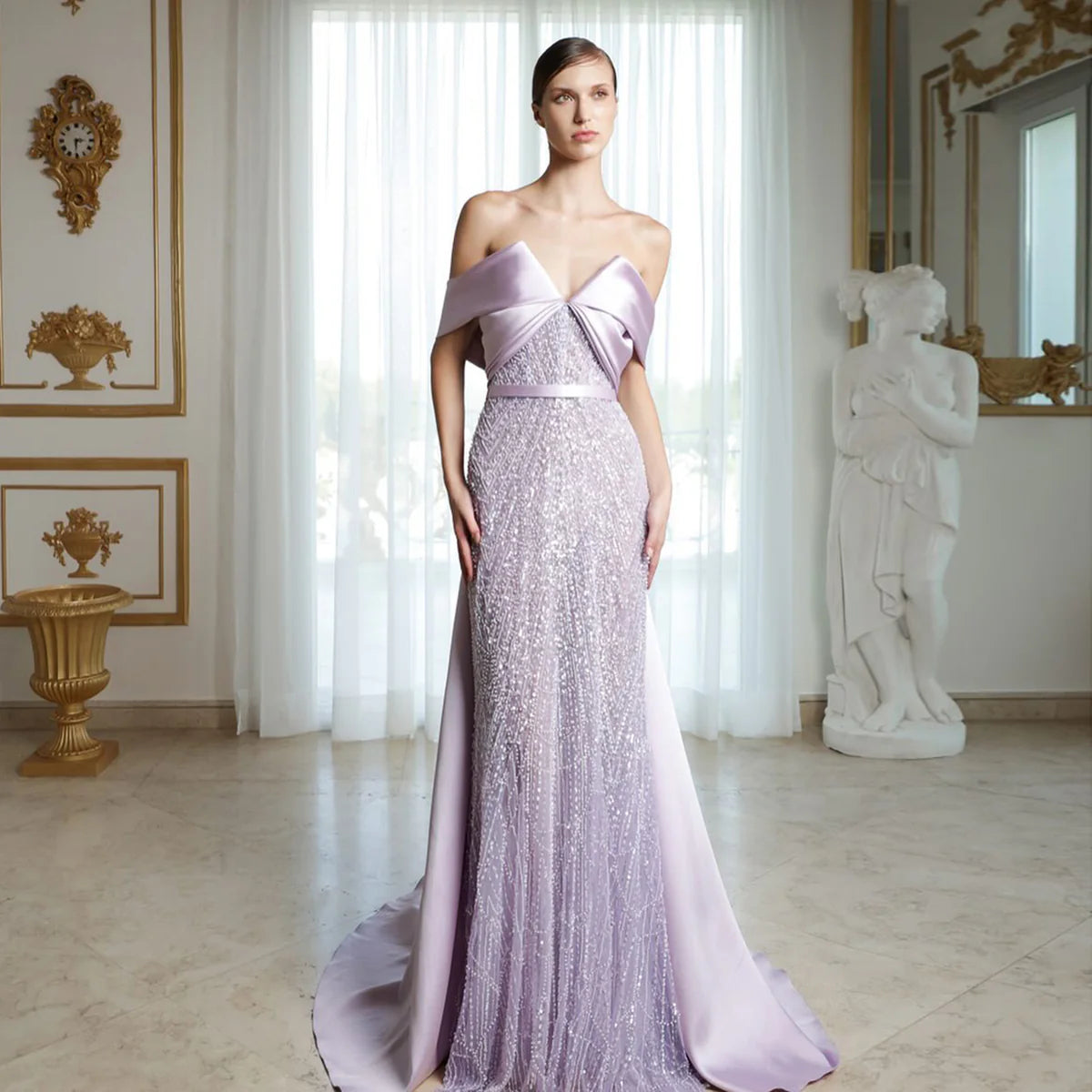 Robe lilas avec traîne en satin