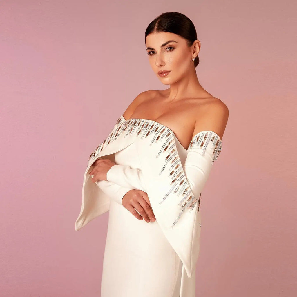 Robe Blanche Élégante avec Manches Détaillées et Broderie