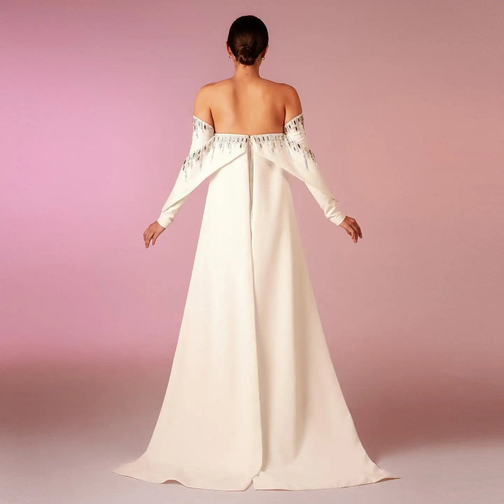 Robe Blanche Élégante avec Manches Détaillées et Broderie