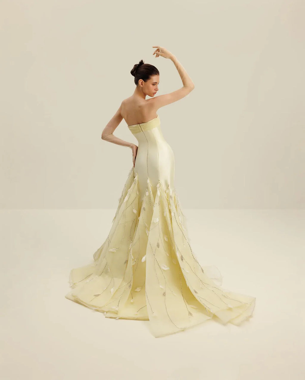 Robe bustier jaune en satin