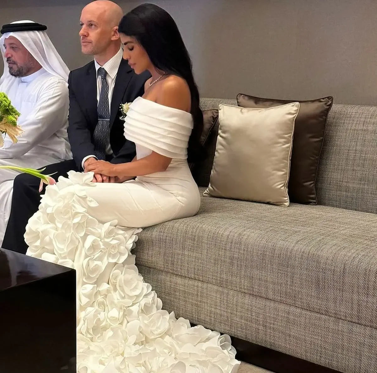 Robe blanche traine Floral corset structuré