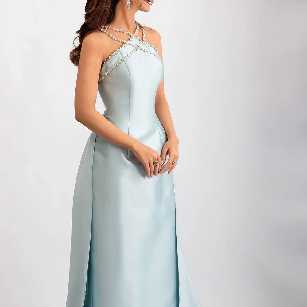 Robe Bleu Satinée à Décolleté Sculpté et Traîne Longue