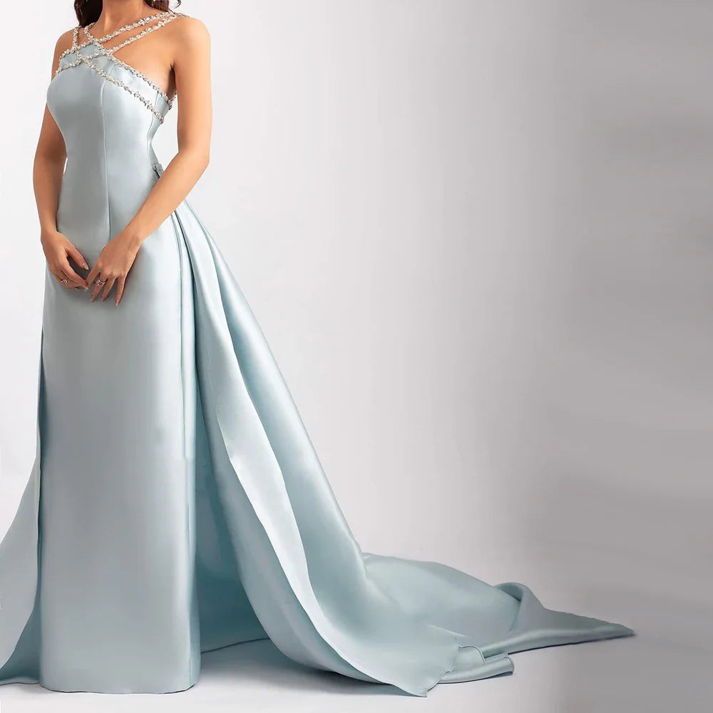Robe Bleu Satinée à Décolleté Sculpté et Traîne Longue