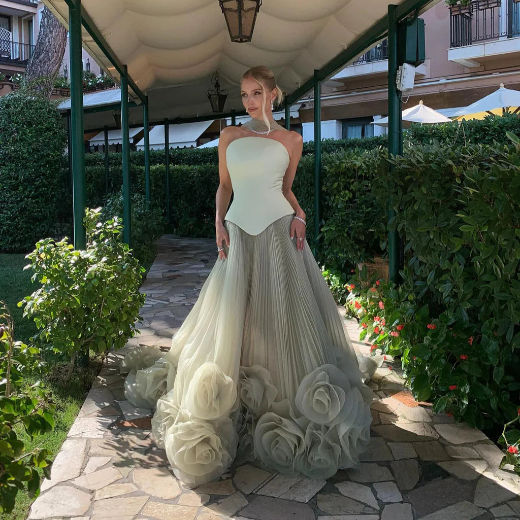 Robe Bustier verte avec Jupe en Tulle et Roses Décoratives