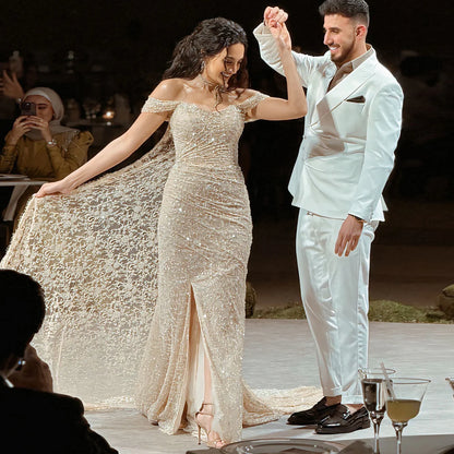 Robe Dorée Étoilée Élégance et Brillance
