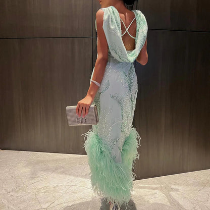 Robe brodée avec plumes et dos croisé