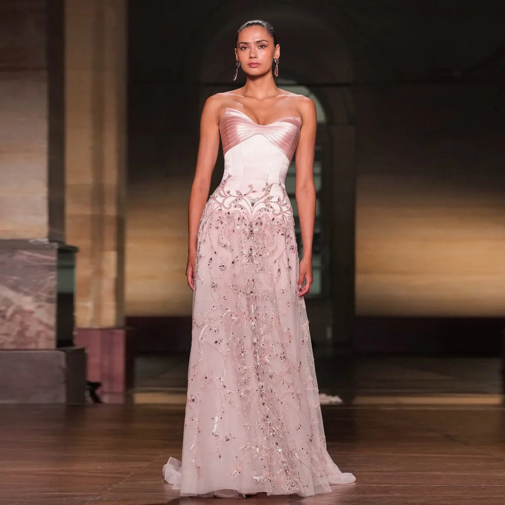 Robe bustier rose brodée