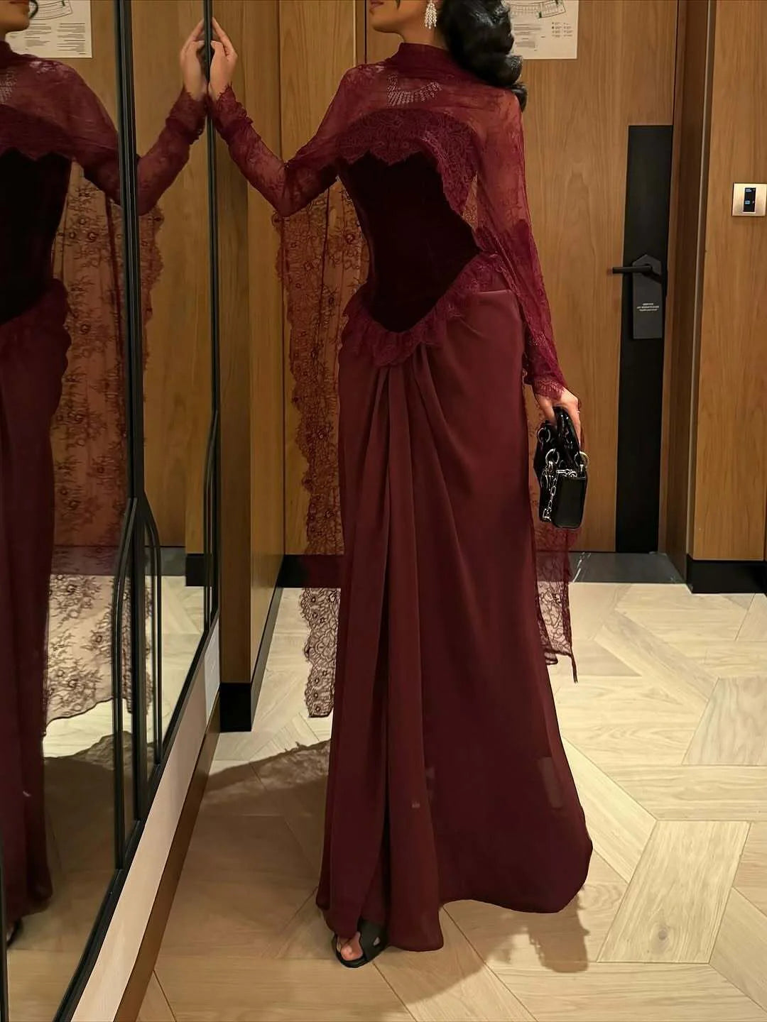 Robe velours bordeaux dentelle