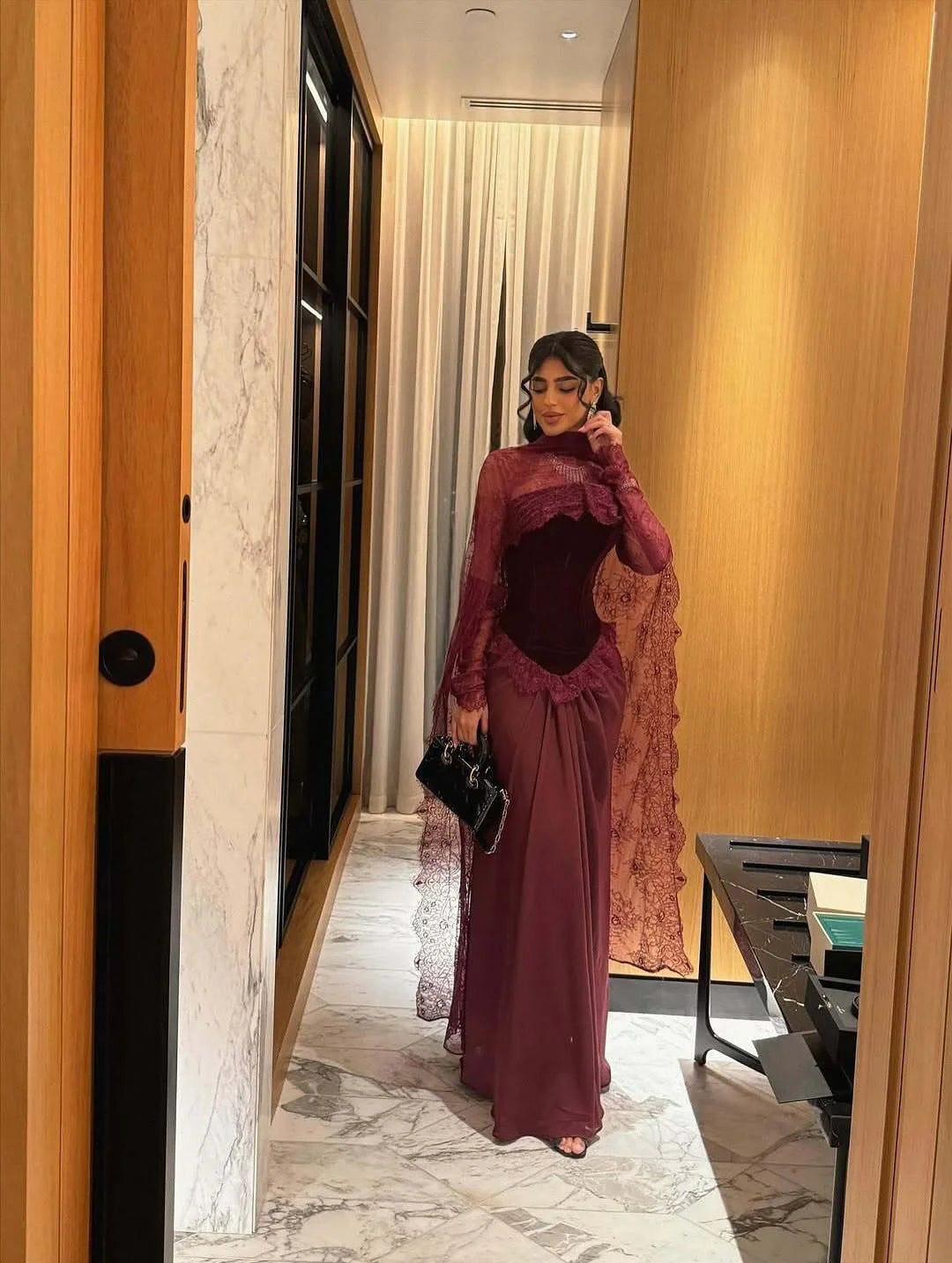 Robe velours bordeaux dentelle