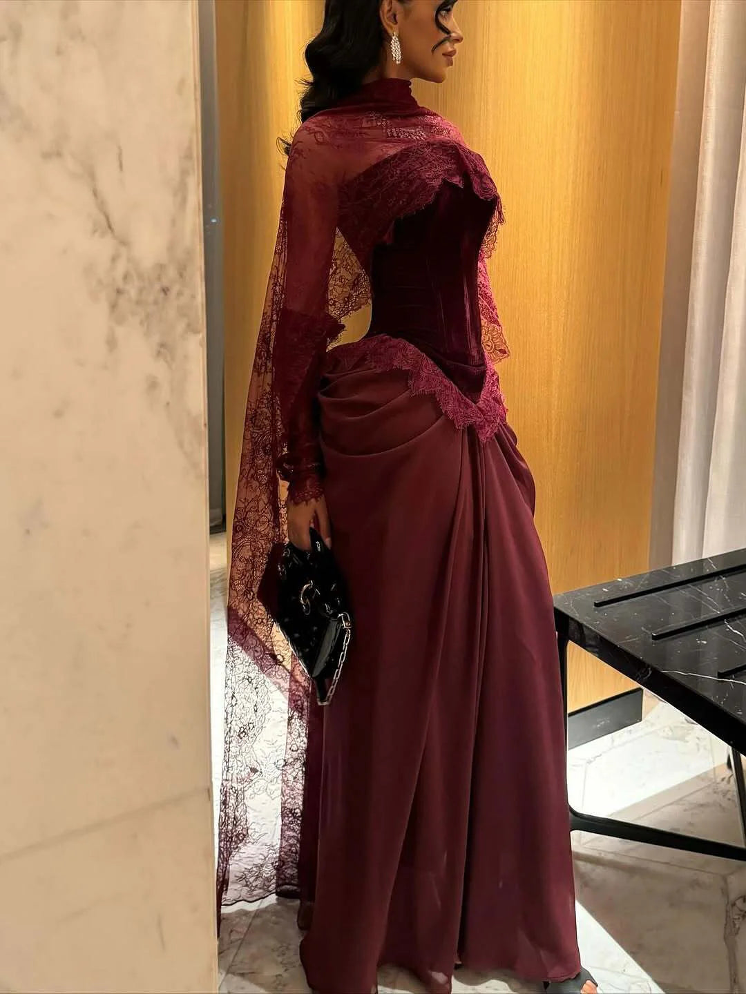 Robe velours bordeaux dentelle