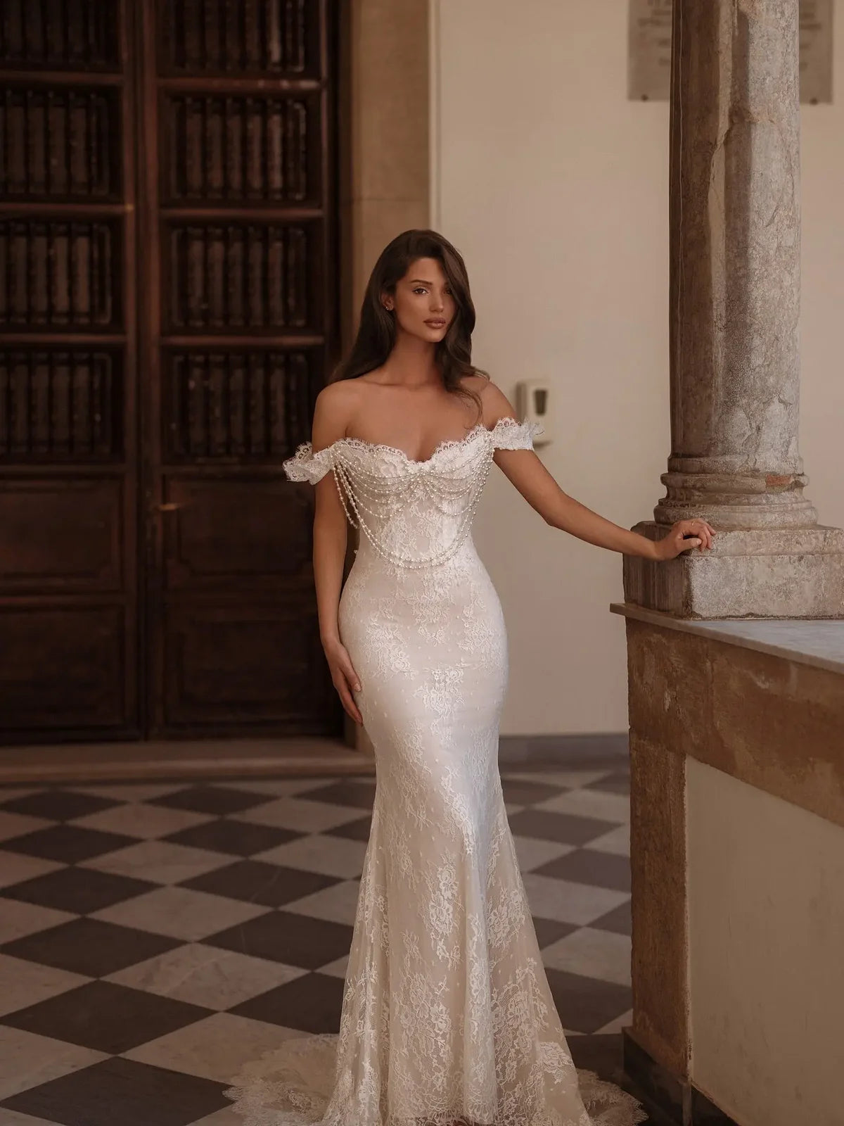 Robe traîne dentelle