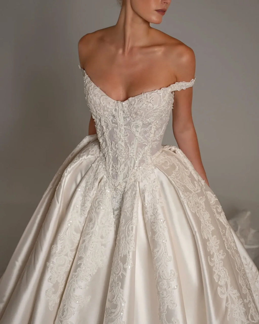 Robe mariée satin brodée