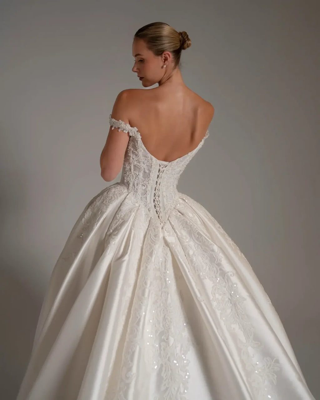 Robe mariée satin brodée
