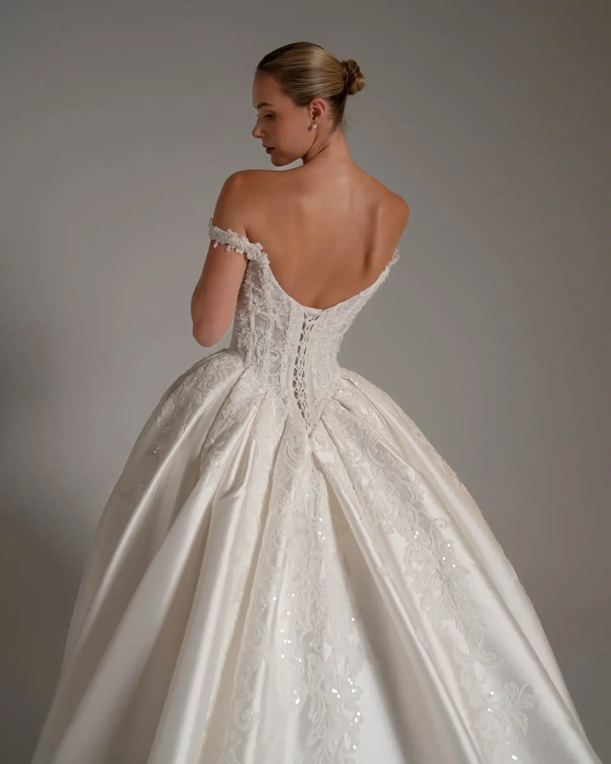 Robe mariée satin brodée