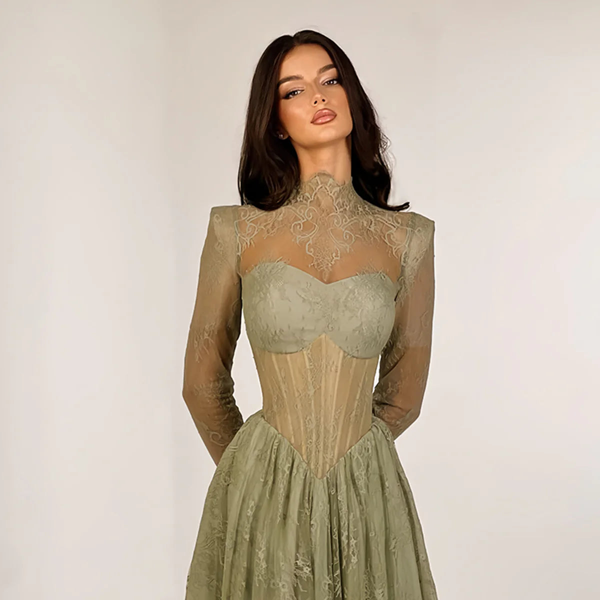 Robe dentelle col montant