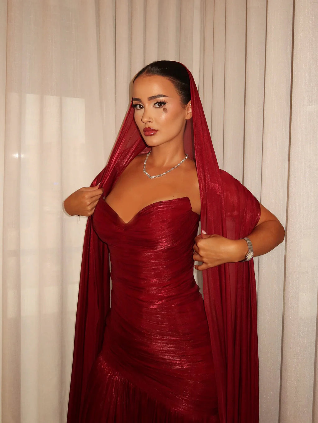 Robe rouge col cœur