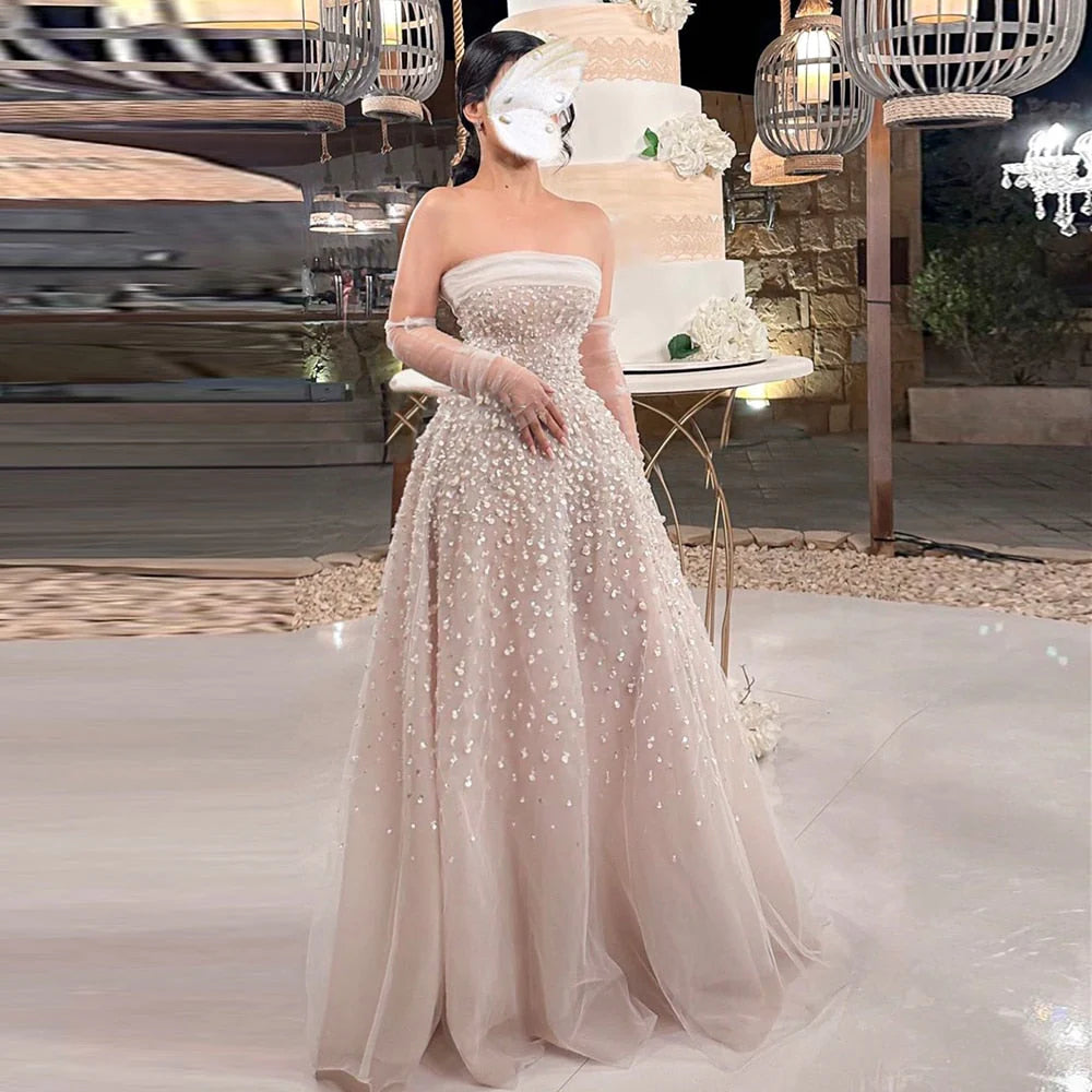 Robe en Tulle Brodé et Élégance Cristalline