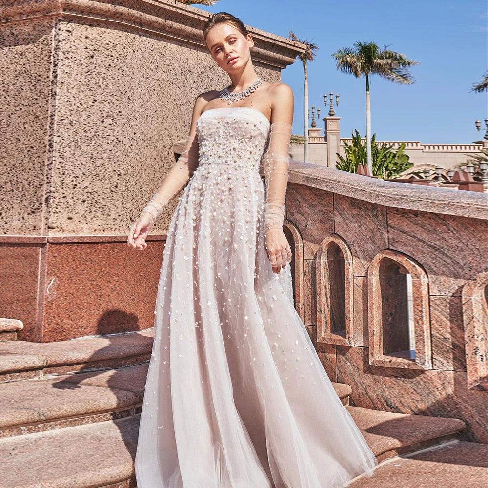 Robe en Tulle Brodé et Élégance Cristalline