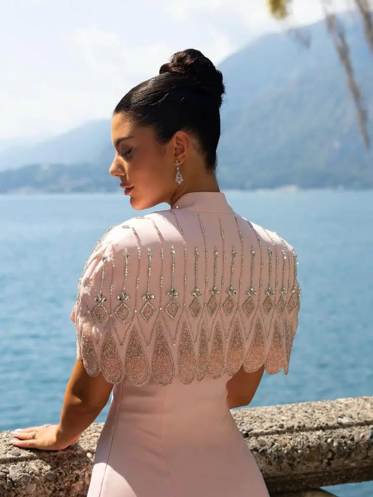 Robe cape courte