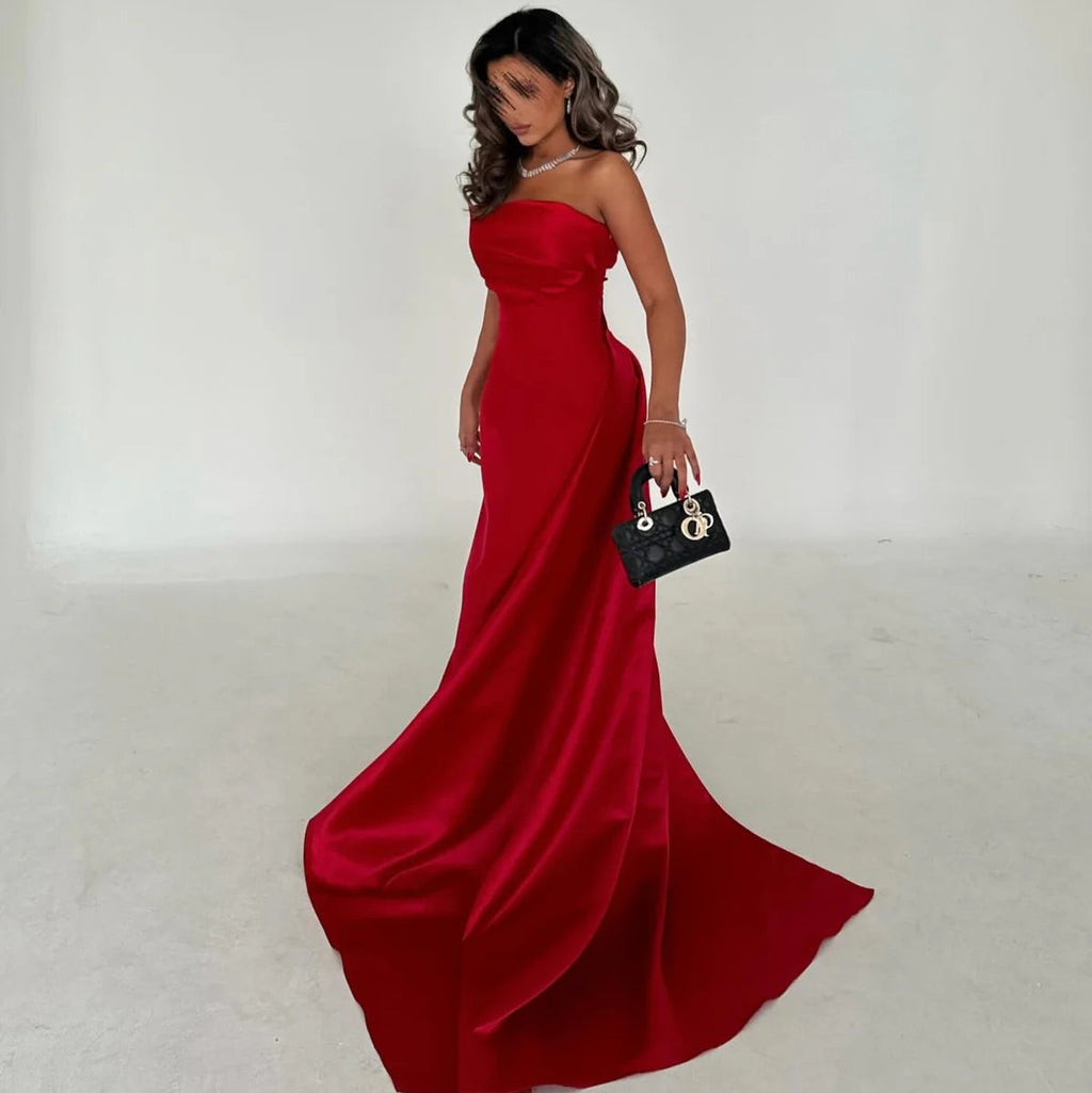 Robe Rouge Élégante avec Traîne