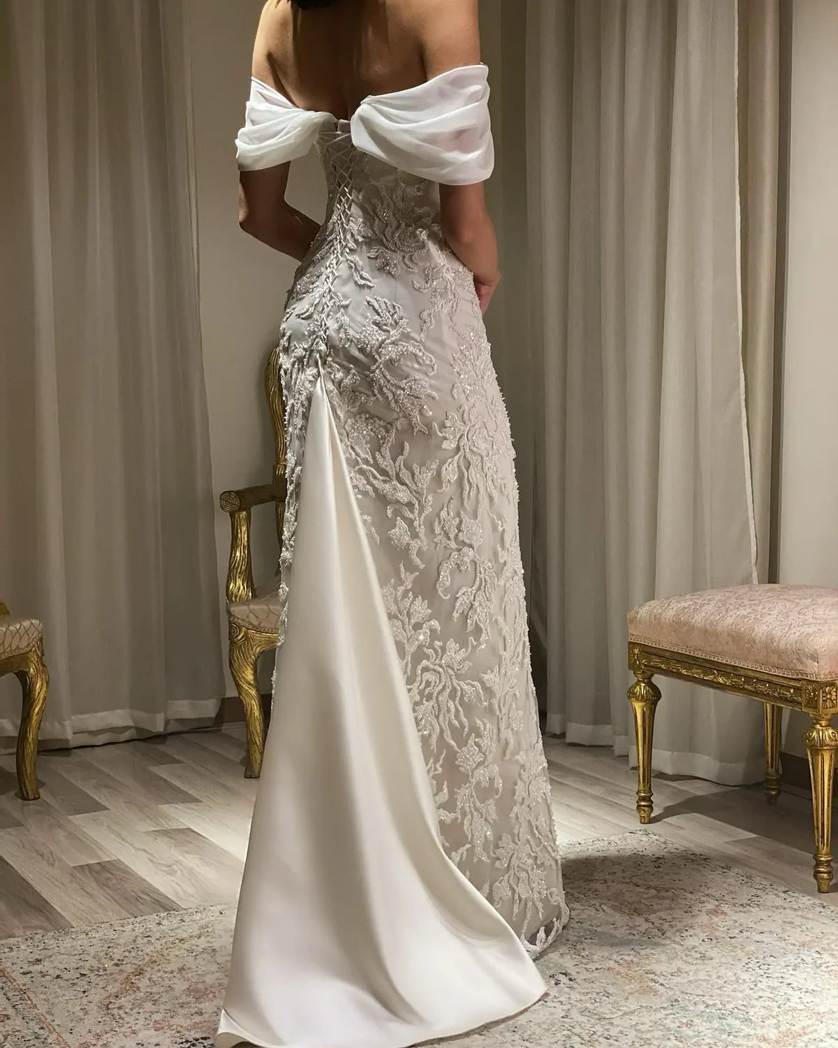 Robe brodée