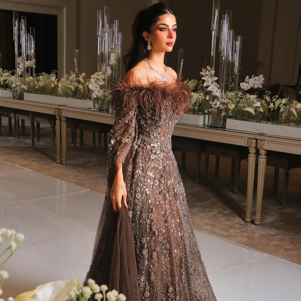 Robe avec Plumes et Paillettes