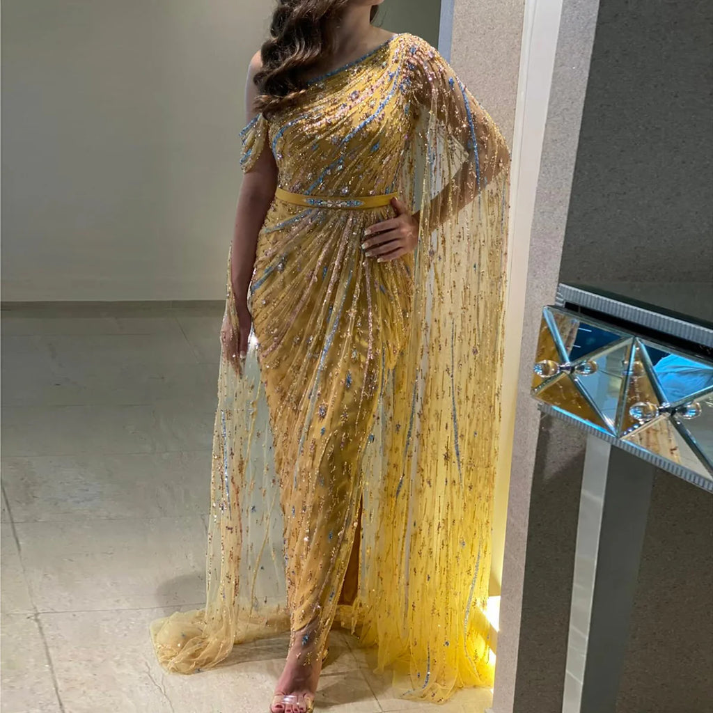 Robe Jaune avec Détail Cape