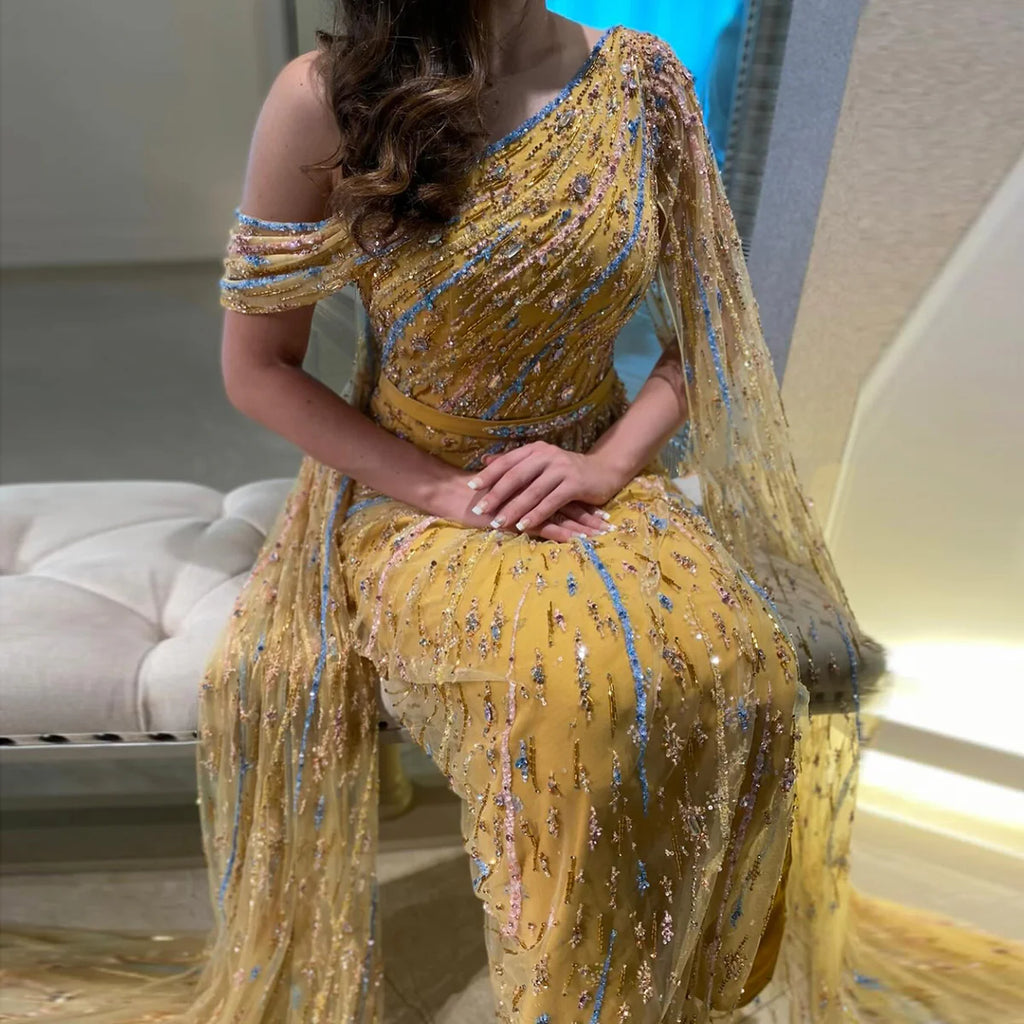 Robe Jaune avec Détail Cape