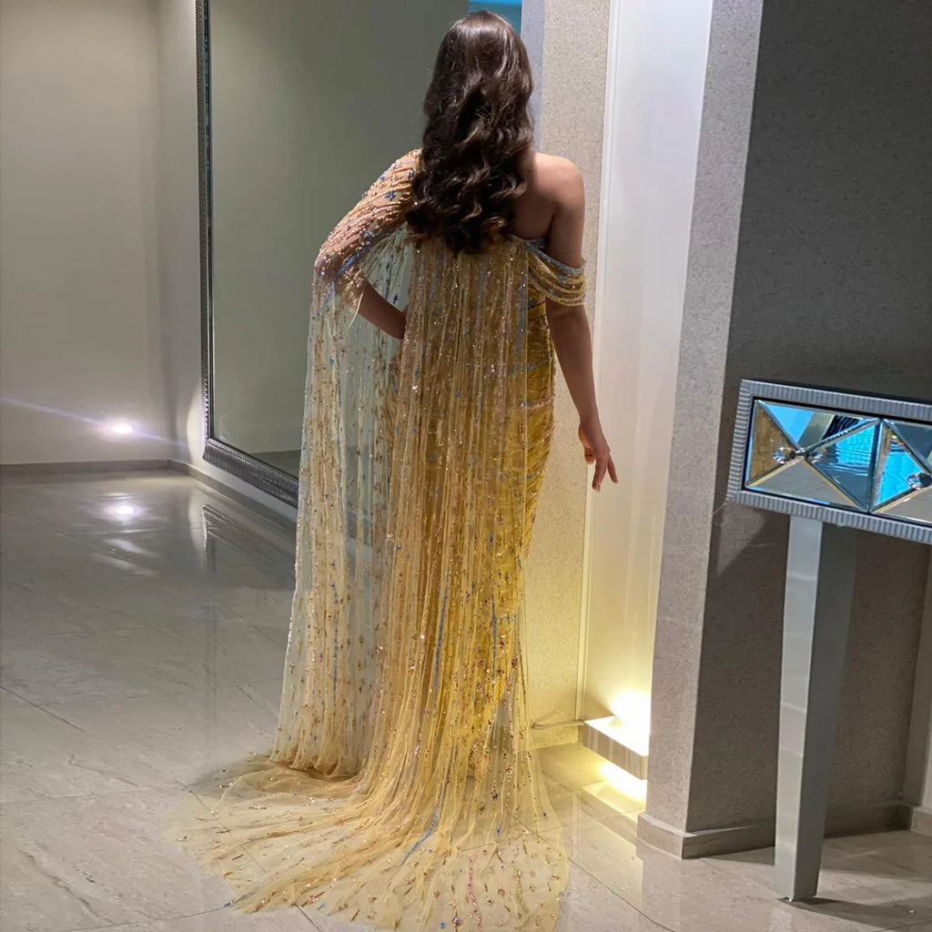 Robe Jaune avec Détail Cape