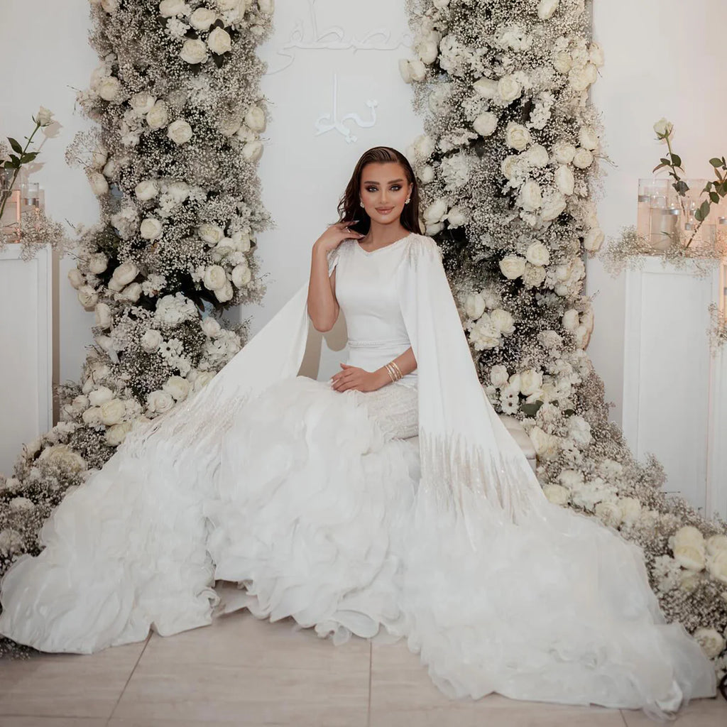Robe Blanche avec Manches Longues et Jupe Volumineuse