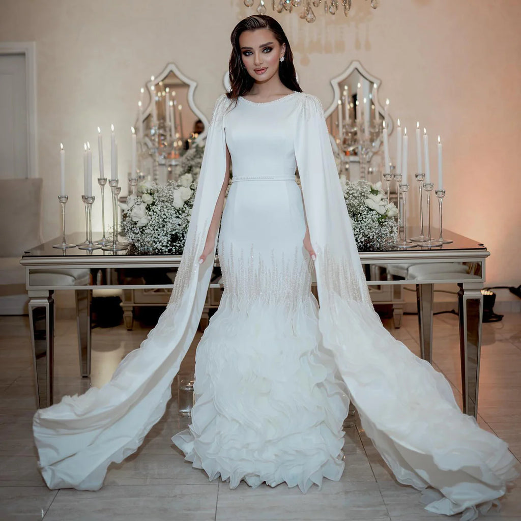 Robe Blanche avec Manches Longues et Jupe Volumineuse
