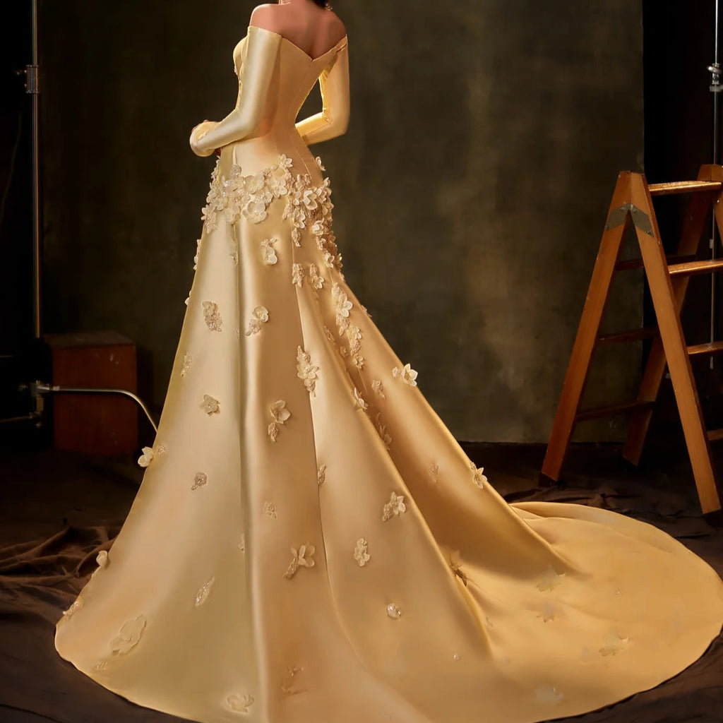 Robe Satinée Off-Shoulder avec Broderies Florales