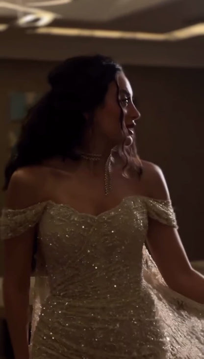Robe Dorée Étoilée Élégance et Brillance