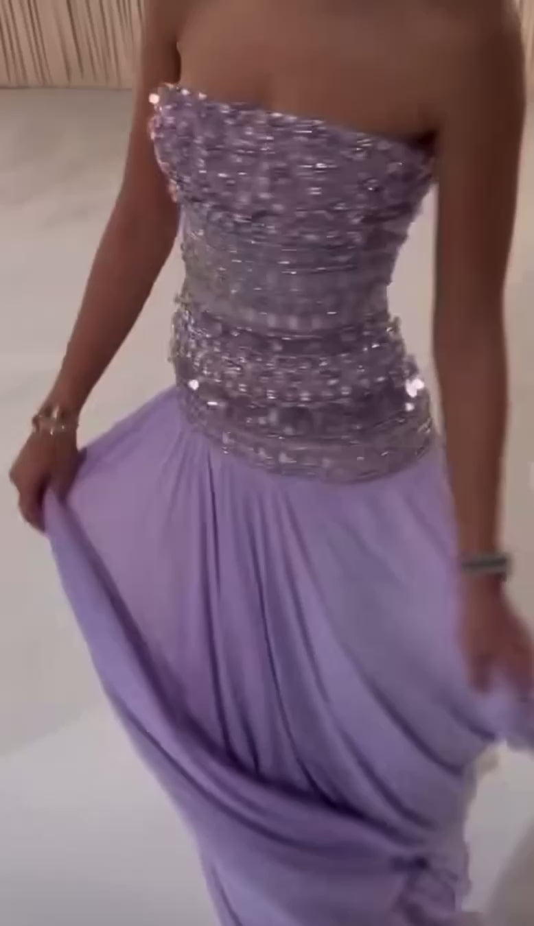 Robe brodée lilas